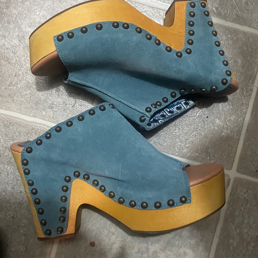 Stylish Blue and Yellow Women's Wedge Sandals - Picture 2 of 7
